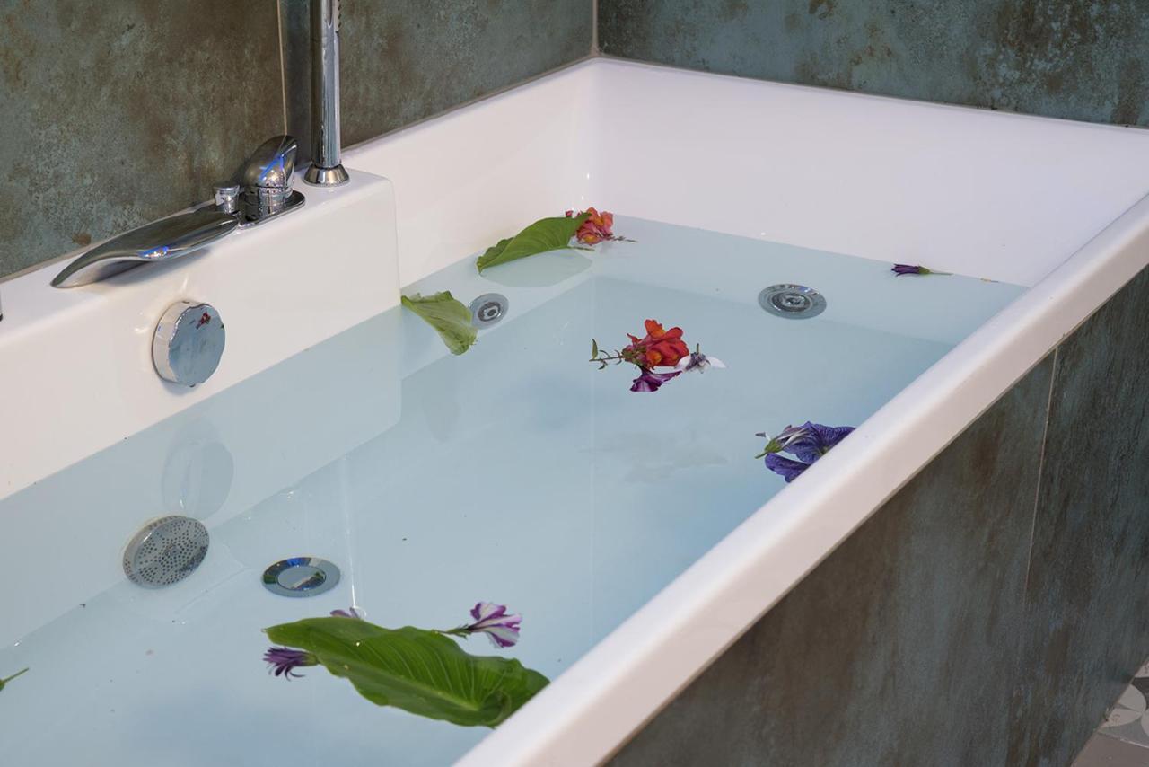 Edward Luxury Suites 干尼亞 外观 照片