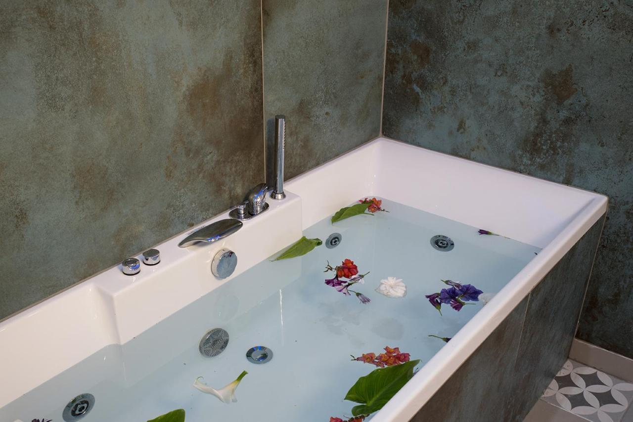 Edward Luxury Suites 干尼亞 外观 照片